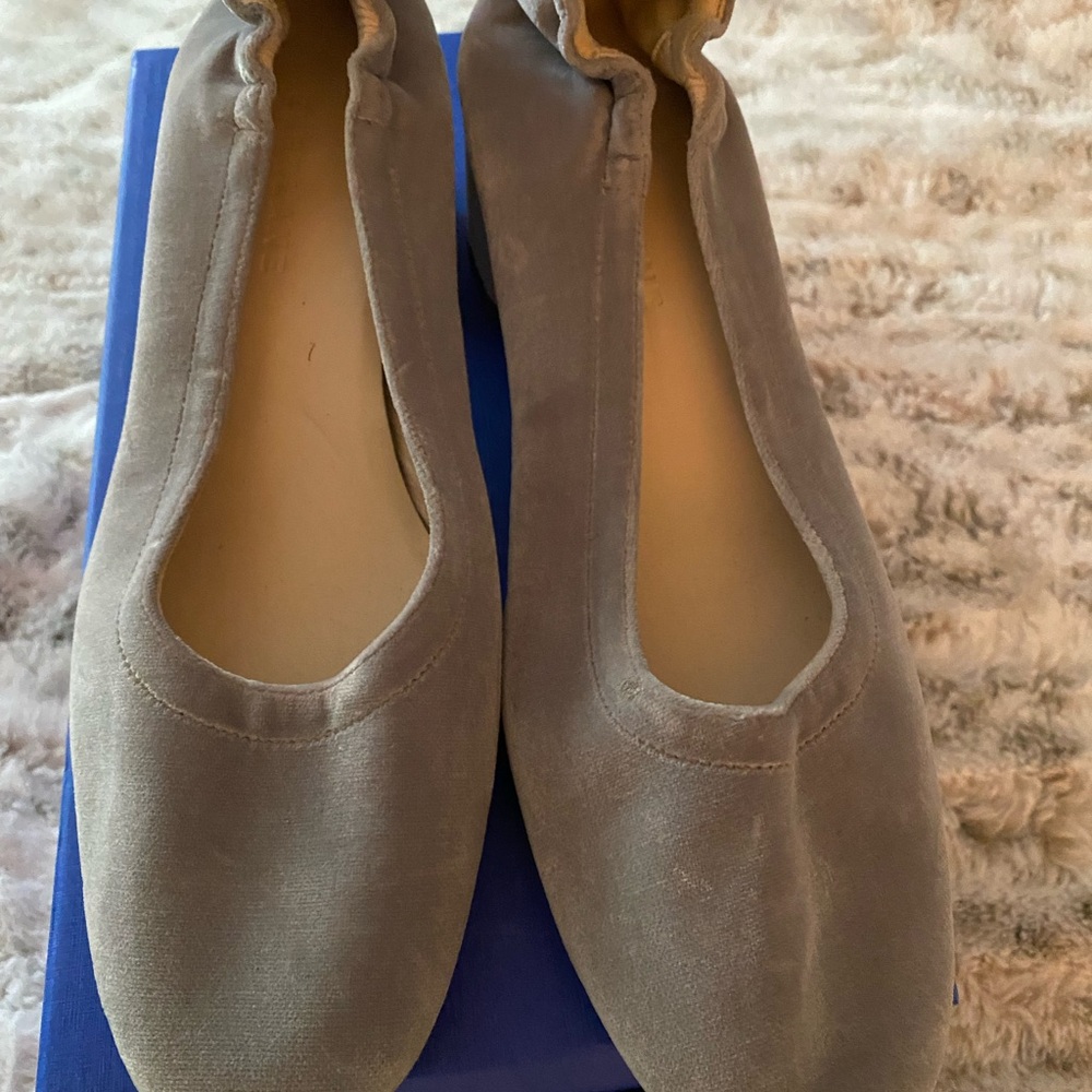 Chic Gray Ballet Flats